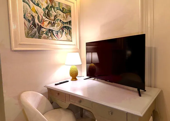 Madame Sofia Budget Basement With Large Windows - Leggermente Sotto Il Piano Terra Con Affaccio Giardino * Rom